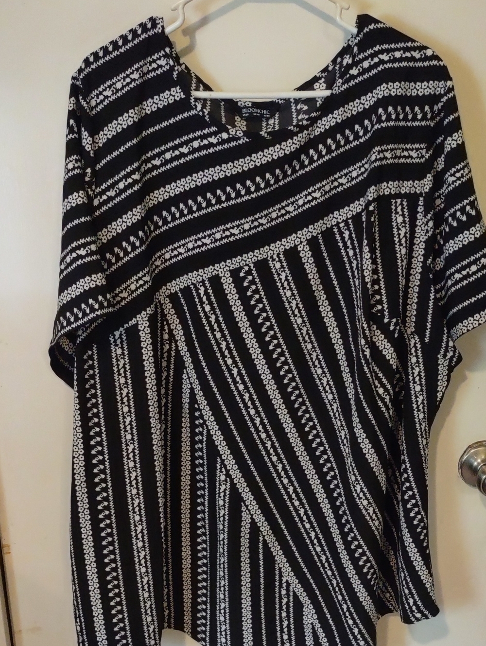 BloomChic Black and White Striped Pattern Tunic Size 26